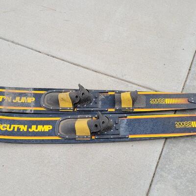 Lot 52: Vintage Water Ski CUT'N JUMP 200SS Skis