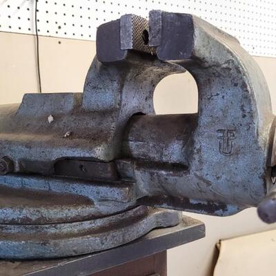 Lot 56: Vintage Large MADE IN POLAND Bench Vise 