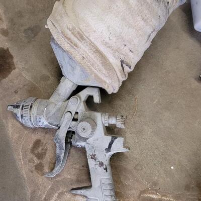 Lot 70: Bundle of Paint Spray Guns 