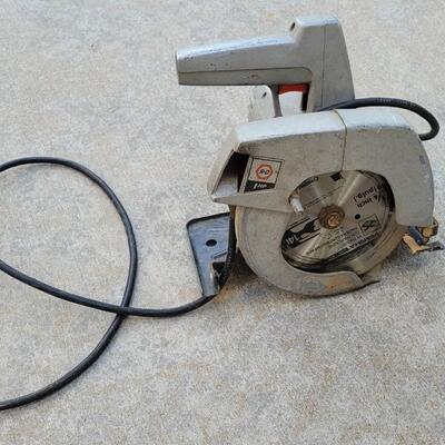 Lot 72: Vintage Black and Decker 1HP Power Saw 