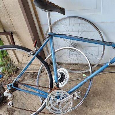 Lot 73: Vintage LOTUS Bicycle 