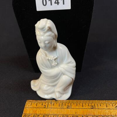 Small Seated Blanc de Chine Quan Yin Figure