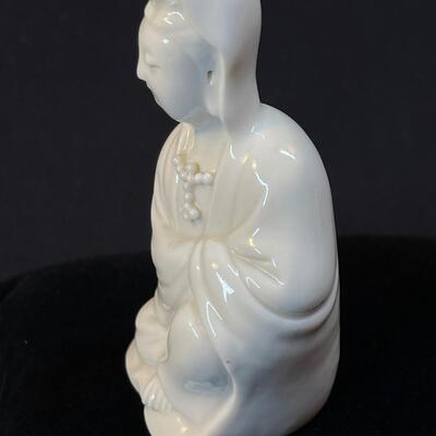 Small Seated Blanc de Chine Quan Yin Figure