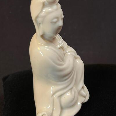 Small Seated Blanc de Chine Quan Yin Figure