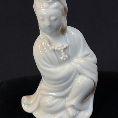 Small Seated Blanc de Chine Quan Yin Figure