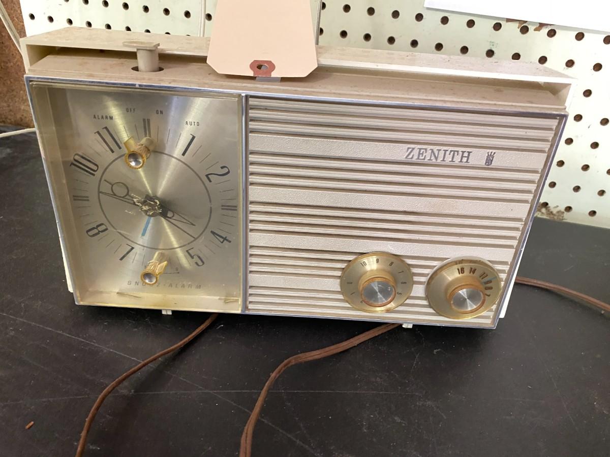 Vintage Zenith clock radio