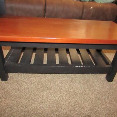 LOT 30  COFFEE TABLE AND FAUX PLANT