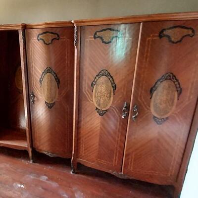 Larg inlayed dressing cabinet