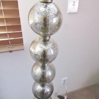 LOT 29  STACK GLASS BUBBLES FLOOR LAMP