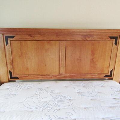 LOT 6  KING SIZE COMPLETE BED