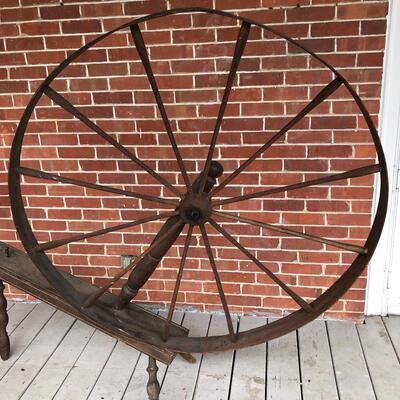 Antique Spinning Wheel (LR-MG )