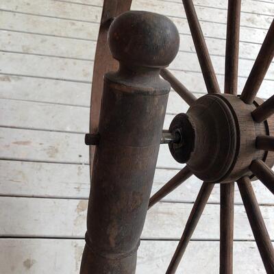 Antique Spinning Wheel (LR-MG )