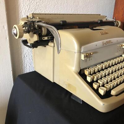 R.C. Allen Visomatic Typewriter (DH-MG )