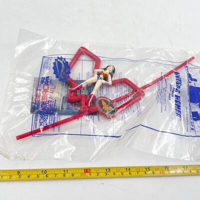 SUBWAY WONDER WOMAN STRAW
