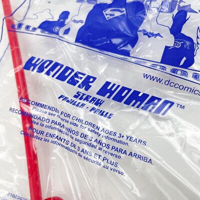 SUBWAY WONDER WOMAN STRAW