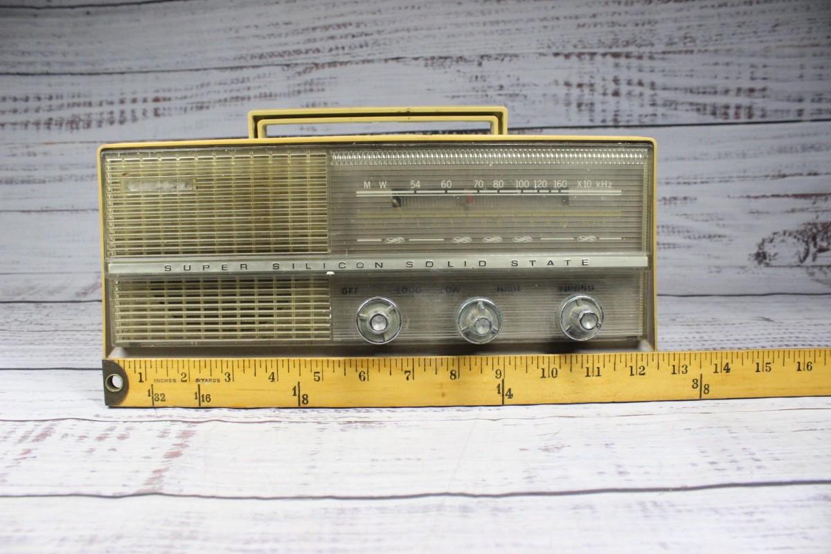 Vintage Made in Korea Gold Star Radio | EstateSales.org