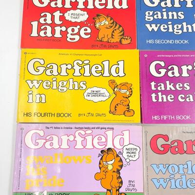 GARFIELD BY JIM DAVIS BOOKS LOT OF 9