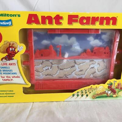 Uncle Miltons Ant Farm. New