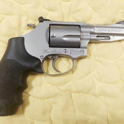 SMITH & WESSON MODEL 60 .357 REVOLVER - WITH EXTRAS *NO SHIPPING