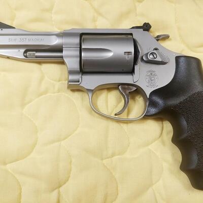 SMITH & WESSON MODEL 60 .357 REVOLVER - WITH EXTRAS *NO SHIPPING