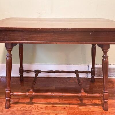 VINTAGE SOLID WOOD EXPANDING TABLE W/ LEAF