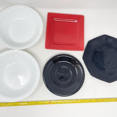 ASSORTED SMALL PLATES & BOWLS LOT