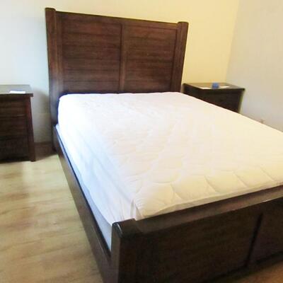 LOT 3  COMPLETE QUEEN SIZE BED