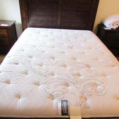 LOT 3  COMPLETE QUEEN SIZE BED