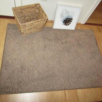LOT 34  THROW RUG, WASTE CAN AND WALL ART