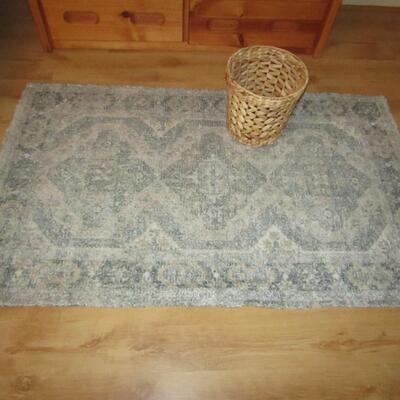 LOT 33  RUG, ARTWORK AND WASTE CAN