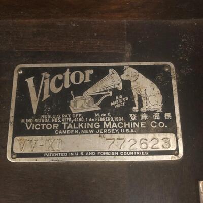 Antique Victor-Vitrola Talking Machine (LR-RG)