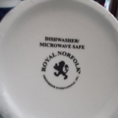Set of four snowmen mugs by Royal Norfolk