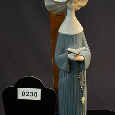 Lladro Prayerful Moment Nun Figurine 10