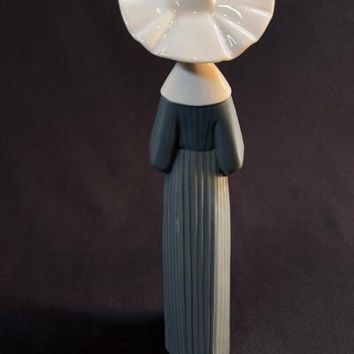 Lladro Prayerful Moment Nun Figurine 10"