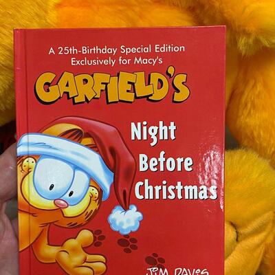 Limited Edition Garfield Plush Holiday Christmas Stuffed Animal
