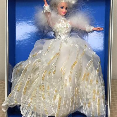 Mattel 1994 Snow Princess Barbie Enchanted Seasons Collection