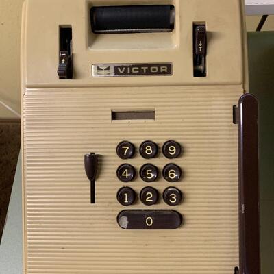 Victor Series 1400 (Model 14-321) Electric Calculator