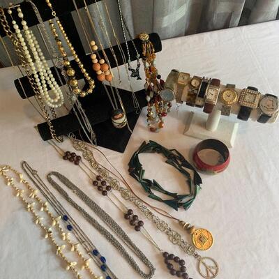 Women's Jewelry Lot #1
