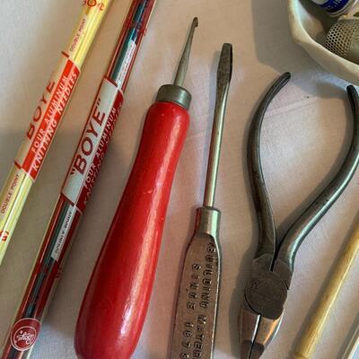 Lot of Specialty knitting, tatting and crochet needles +++