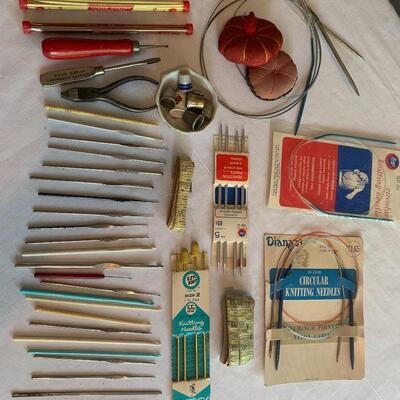 Lot of Specialty knitting, tatting and crochet needles +++