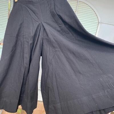 Vintage Women's size 4-6 Wool Goucho Pant Skirt
