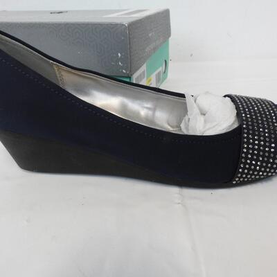 2 pairs Women's Shoes Size 8: Ferragamo Black, Andrew Geller Navy - New