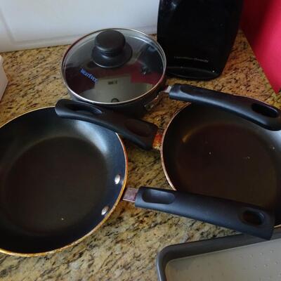 LOT 787.  PANS AND KITCHEN ITEMS