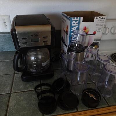 LOT 794. BLENDER AND COFFEE MAKER