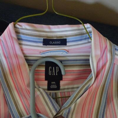 LOT 811. COLLECTION OF MENS SHIRTS