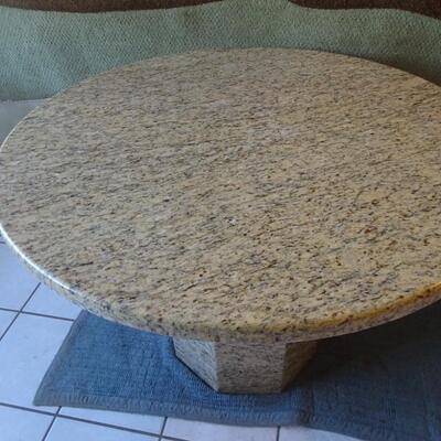 LOT 838. ROUND MARBLE DINING TABLE