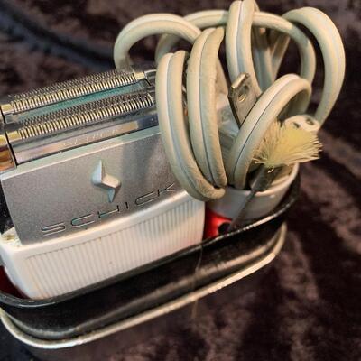 Vintage collection of shaving gear