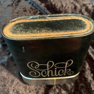 Vintage collection of shaving gear