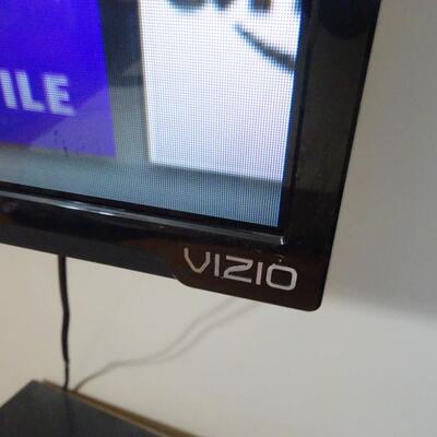 LOT 845. VIZIO SMART TV WITH WALL MOUNT
