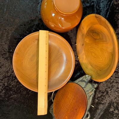 Dill Pickle Crock, Pig Trivet l and (2) footed wood bowls